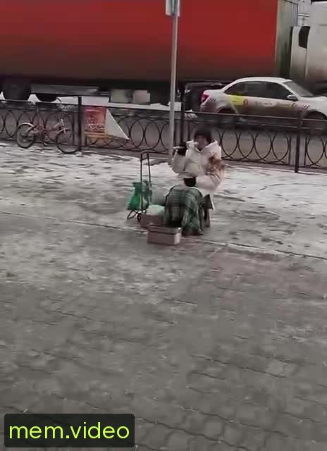 Кадр на 0:32