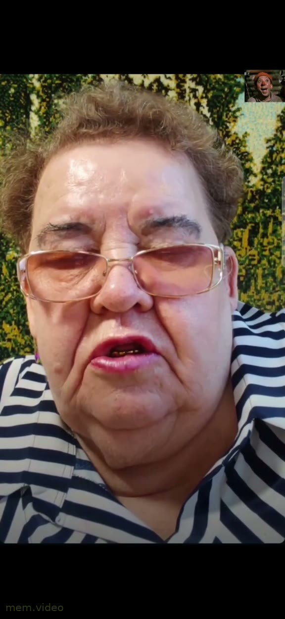 Кадр: "Карта есть, кидай, я сама себе куплю" — женщина в очках