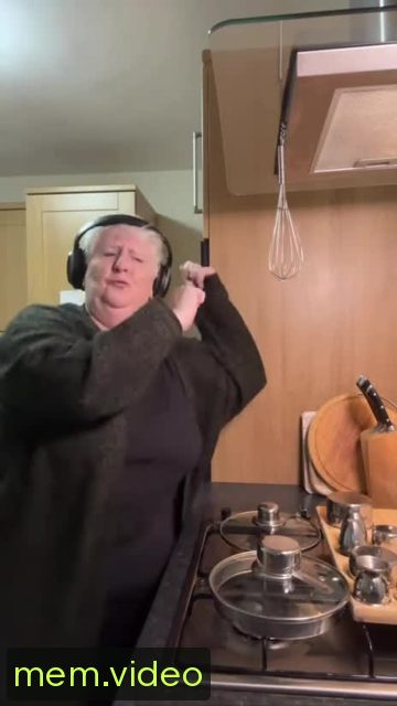 Кадр на 0:32