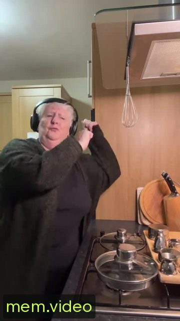Кадр на 0:32