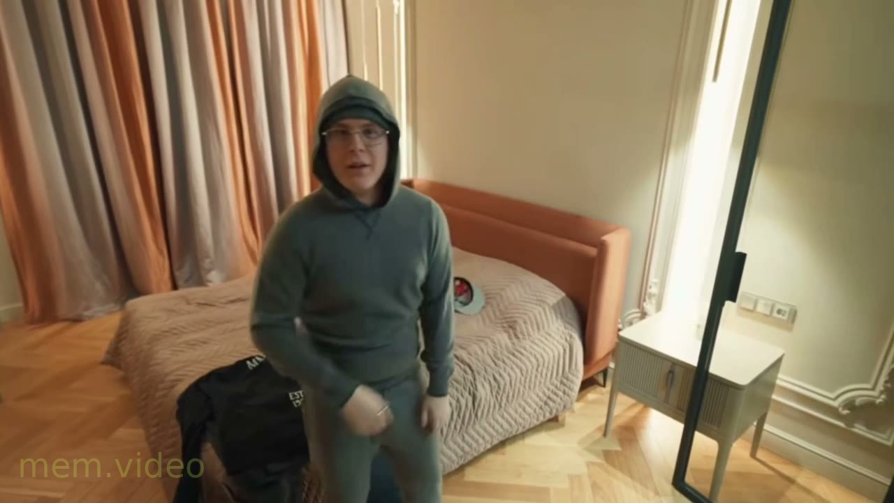 Кадр: Токсис: «Немного sporty, но немного такой comfy fit»