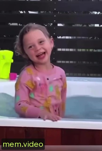 Кадр на 0:03