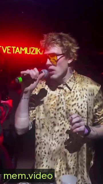 Кадр на 0:01