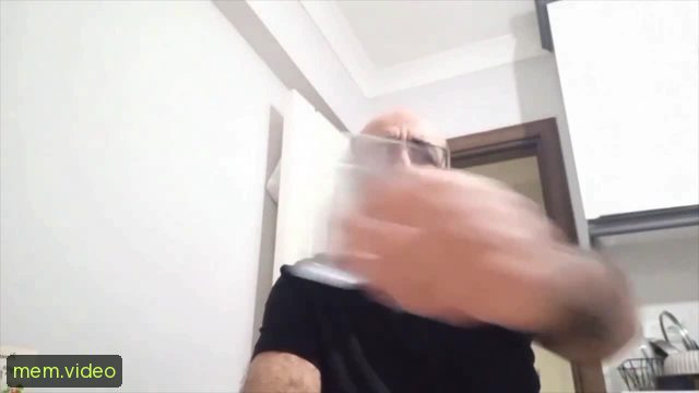 Кадр на 0:03
