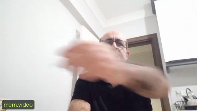 Кадр на 0:03