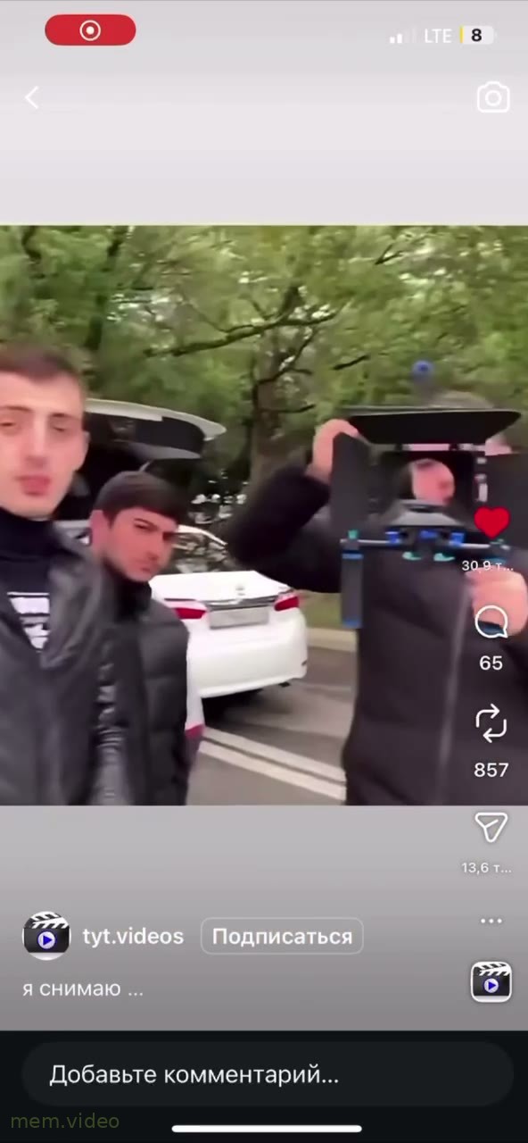 Кадр: «А я все запоминаю» — оператор снимает без камеры
