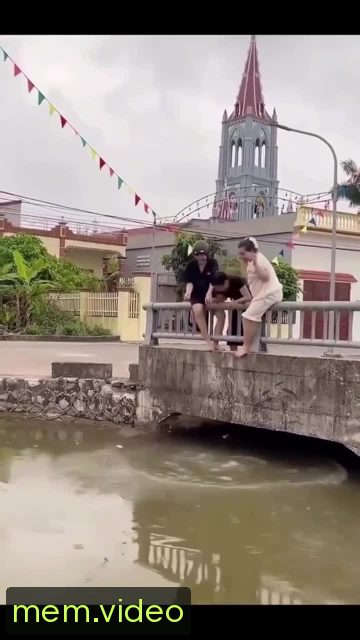 Кадр на 0:17
