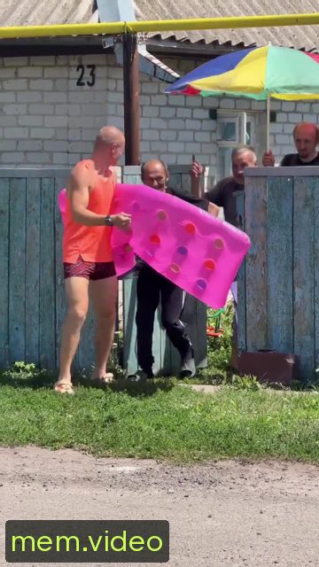 Кадр на 0:02