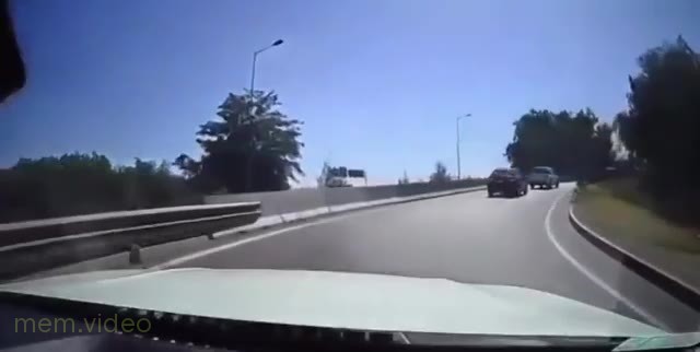 Кадр: Поездка на машине под музыку с видеорегистратора