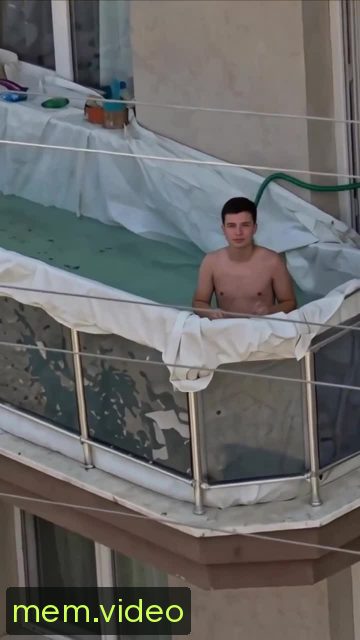 Кадр на 0:09