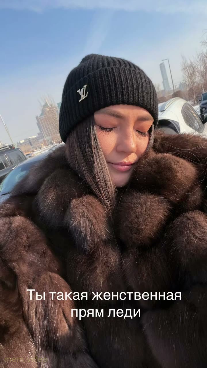 Кадр: Ирина Горбачева танцует в розовом топе на свадьбе