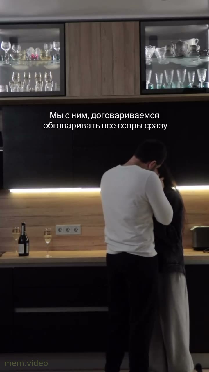Кадр: «Нафиг ты меня заводишь?» — обиженный парень уходит от друзей