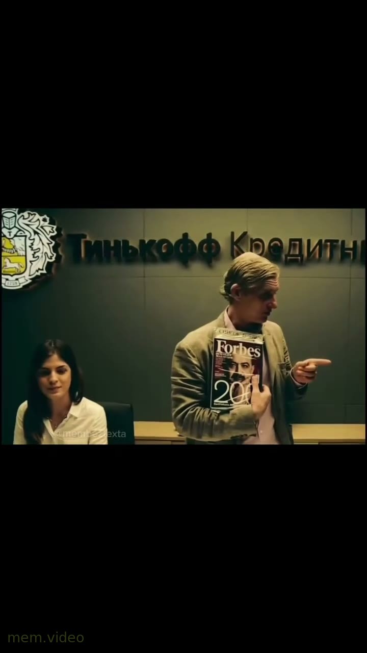 Кадр: Олег Тиньков показывает язык и суетится в офисе