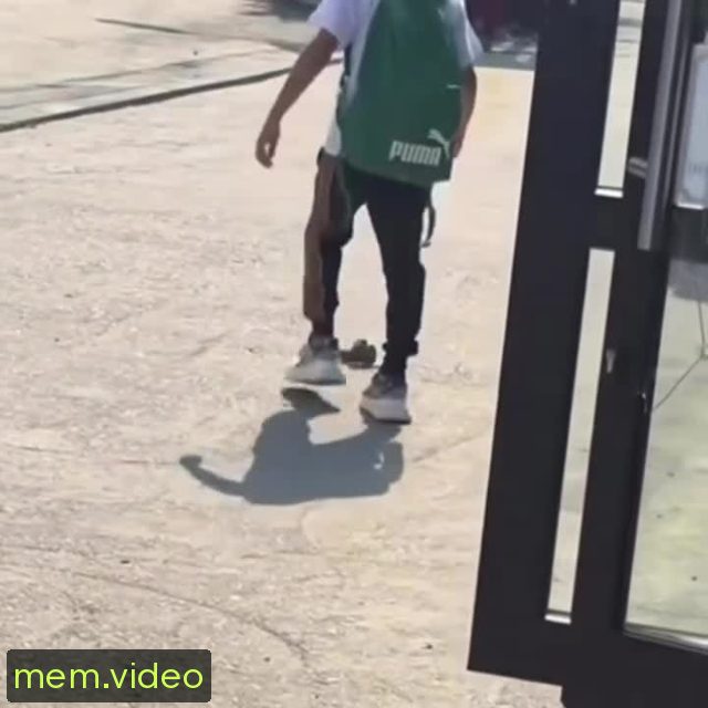Кадр на 0:02