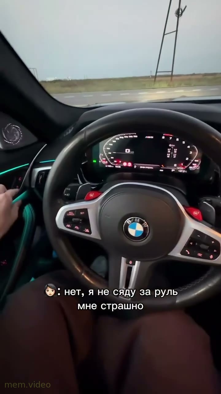 Кадр: Михаил Литвин в костюме идет по красному коридору