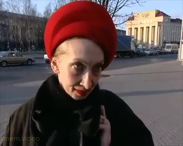 Кадр: «И если я ношу кандибобер на голове» — женщина в берете