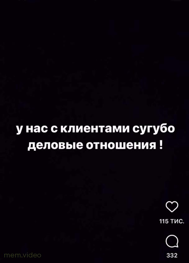 Кадр: Усатый мужчина в сером костюме танцует в фильме «Борат»