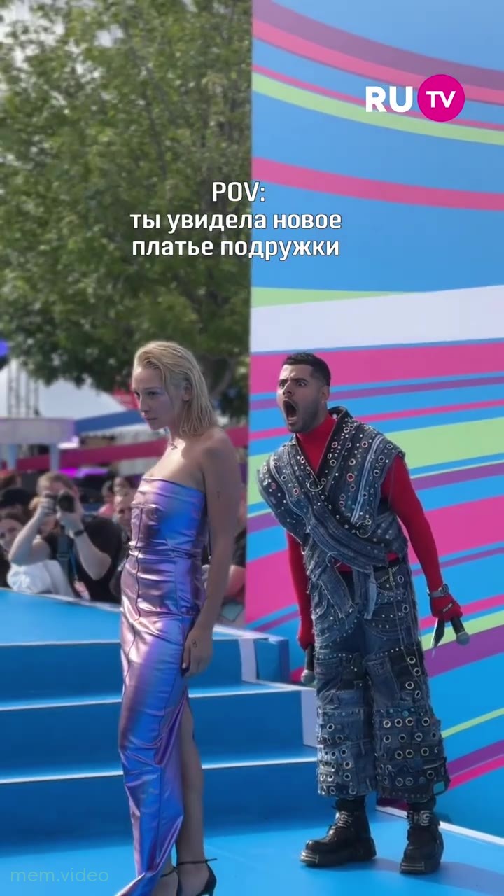 Кадр: Настя Ивлеева и Роман Каграманов на премии RU.TV