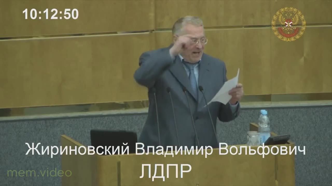 Кадр: Жириновский у трибуны: «Помолчите, помолчать!»