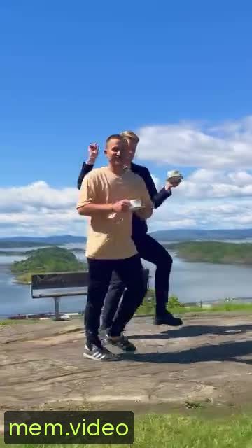 Кадр на 0:02