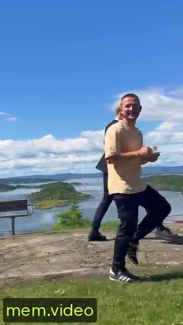 Кадр на 0:03