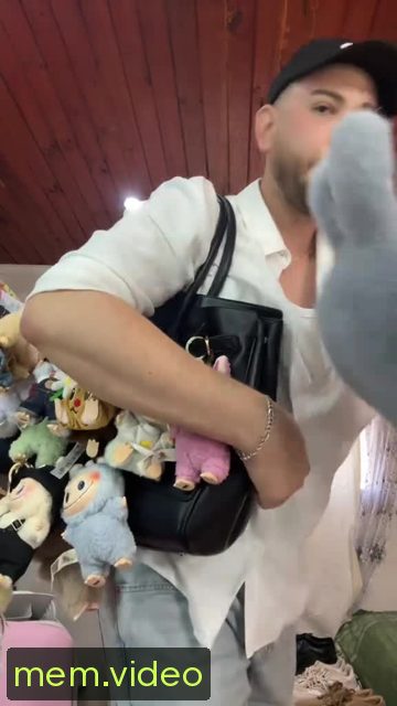 Кадр на 0:03