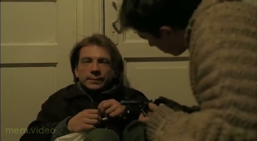 Кадр: «Тебя здесь пальцем никто не тронет» — Данила Багров в Брат