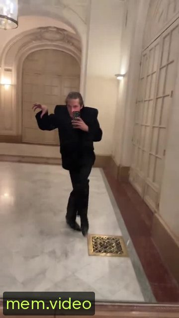 Кадр на 0:01