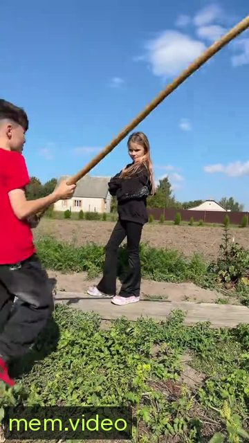 Кадр на 0:03