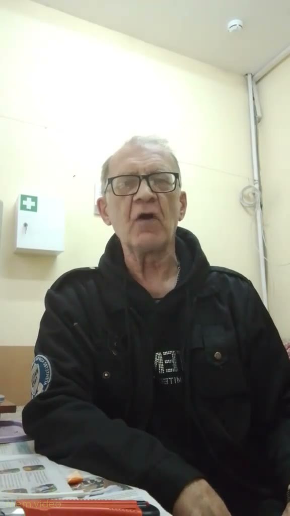 Кадр: «Куда нажимать, чтобы стать президентом?» — дед