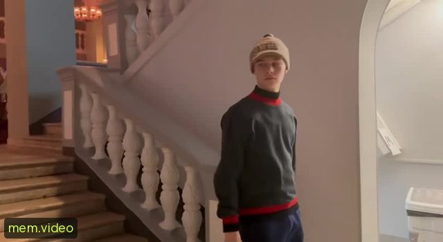 Кадр на 0:04