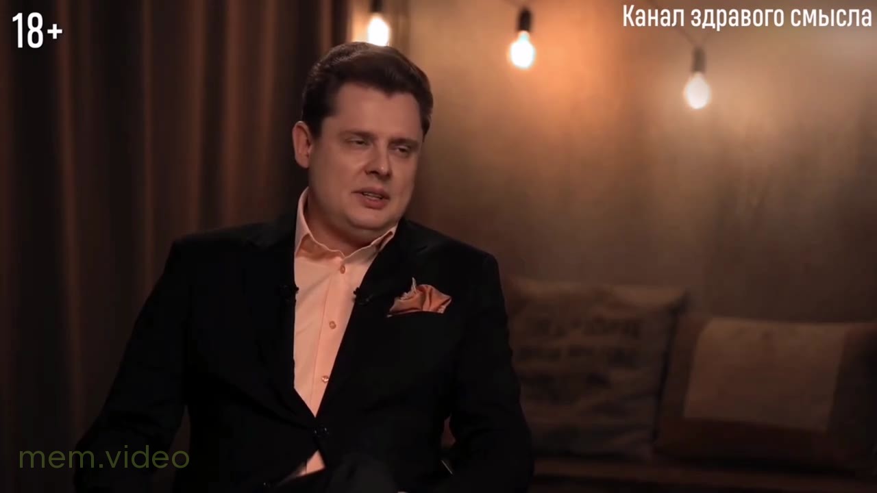 Кадр: «Это природный дар» — Евгений Понасенков у камина