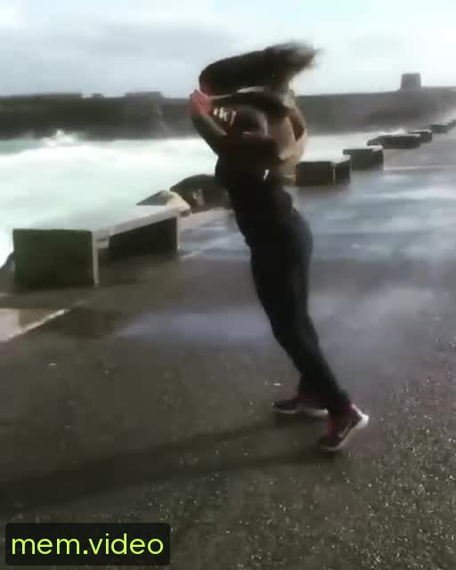 Кадр на 0:02