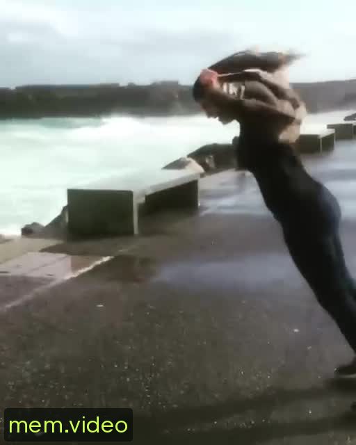 Кадр на 0:03