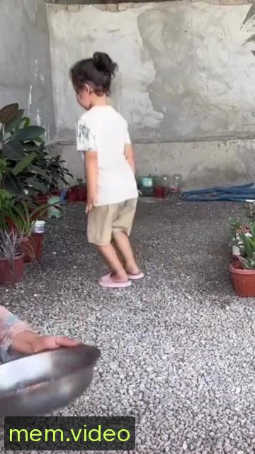 Кадр на 0:02